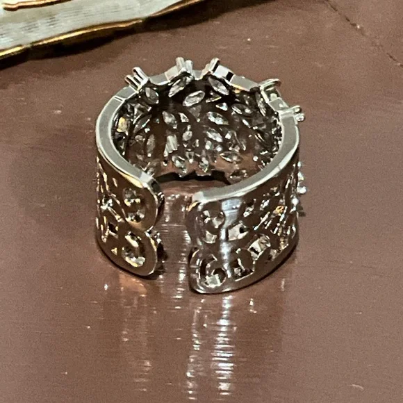 Elegant Silver Statement Ring - Picture 8 of 11